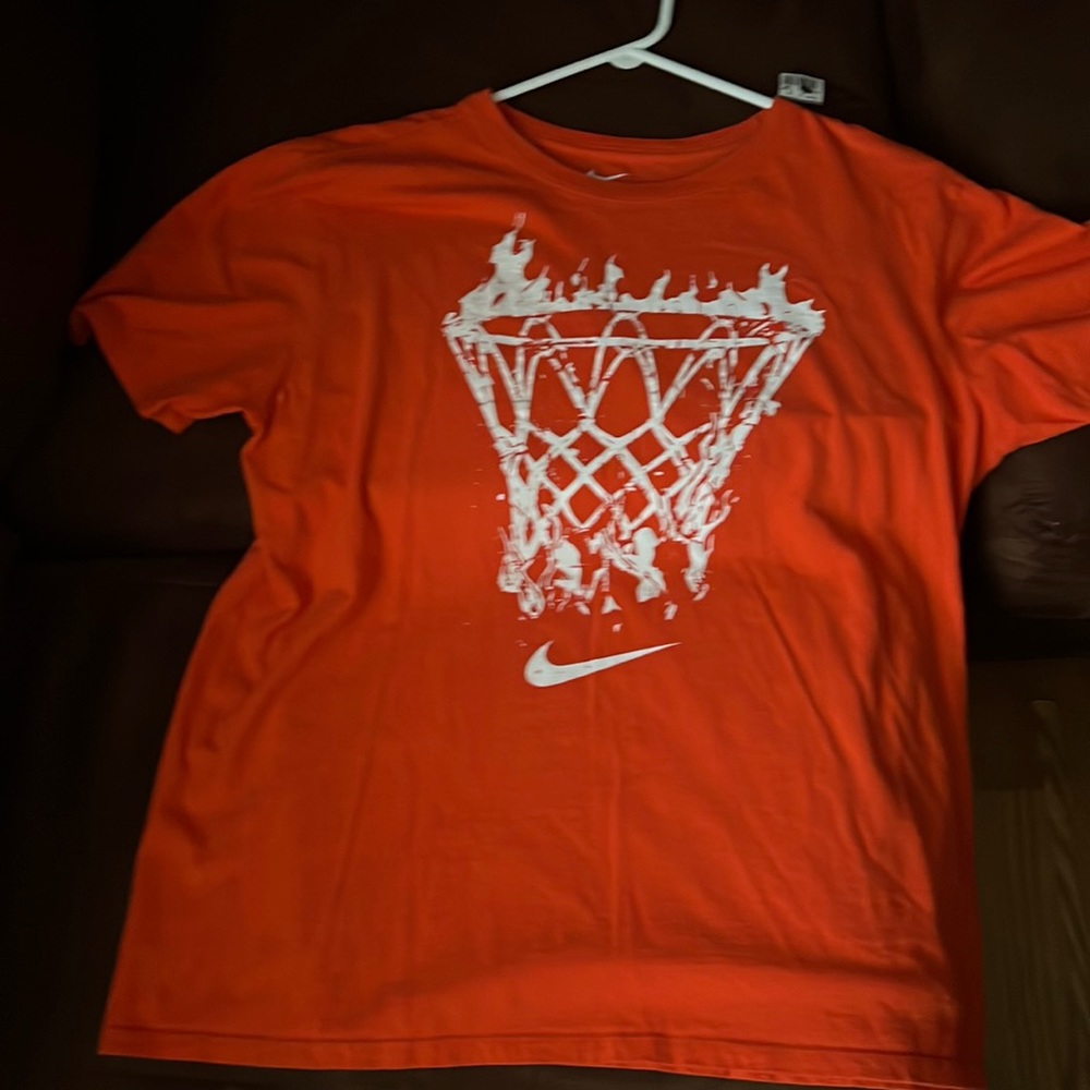 Nike orange  And White Basketball Graphic Tee size large